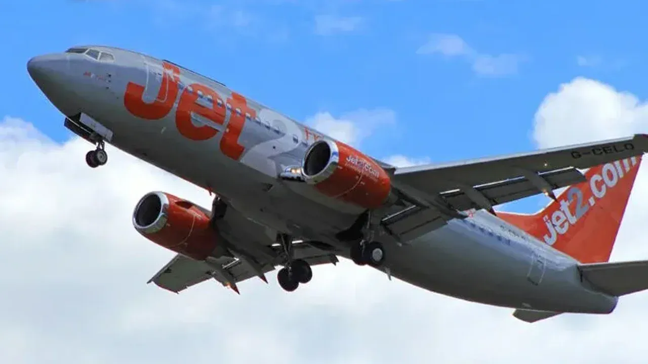 Antalya'dan kalkan uçakta yolcular kavga etti, uçak apar topar Bulgaristan'a indi