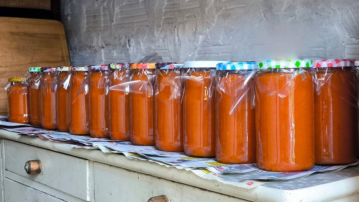 Hepimiz kavanoz kavanoz yiyoruz ama zehir saçıyor