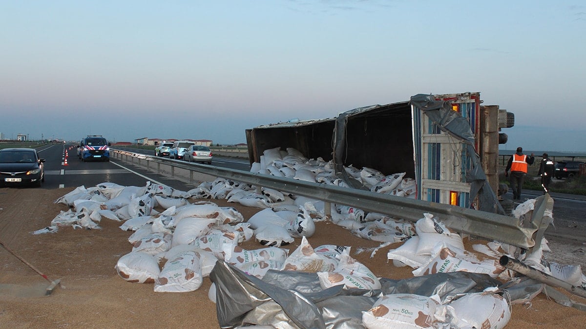 Aksaray’da zincirleme kaza: Yardım için duran araca çarpan otomobil 1 can aldı, 5 yaralı