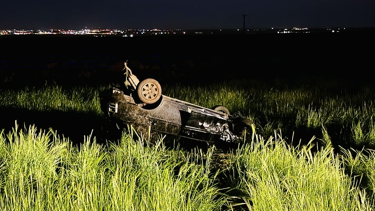 Otomobil devrildi 10 kişi yaralandı