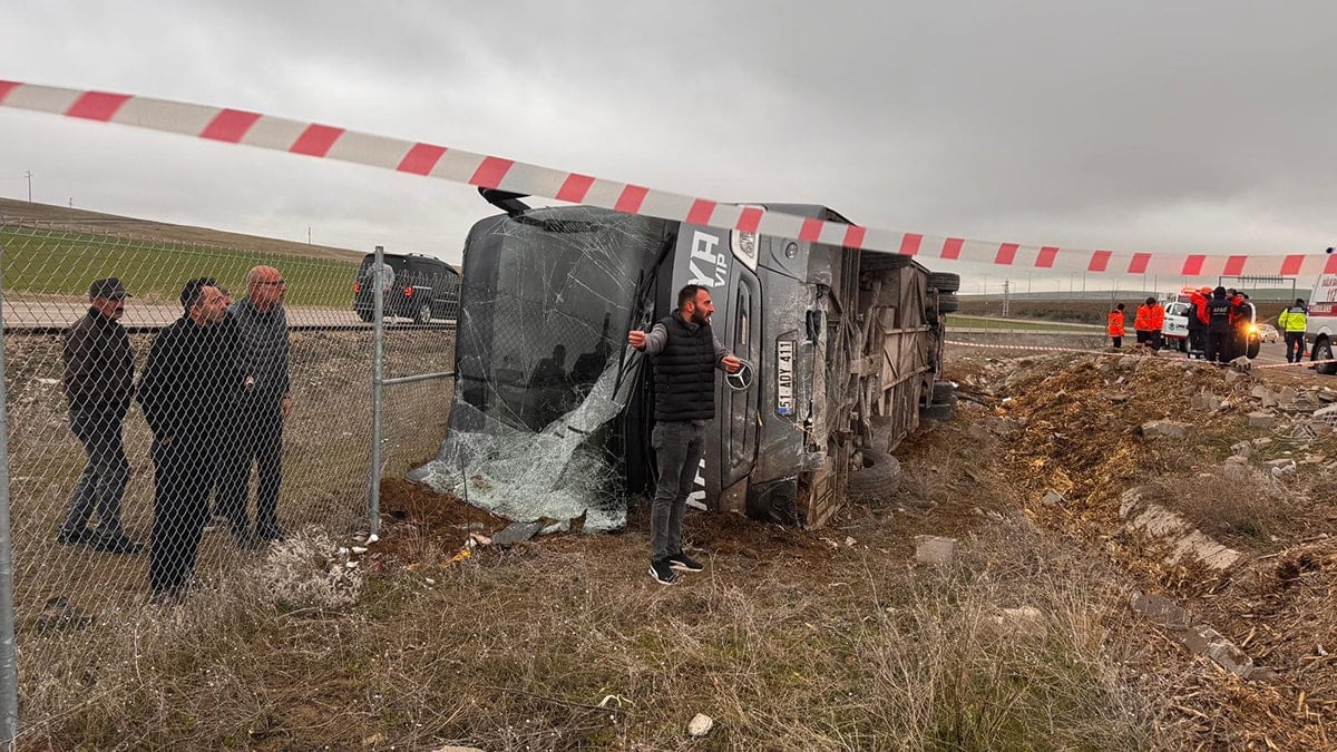 Tur otobüsü devrildi: Çok sayıda yaralı var
