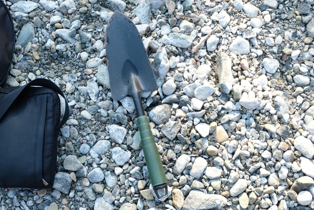 Havuz yaptırmak isterken milyoner oldu: Kazma vurduğu yerden poşet dolusu altın çıktı