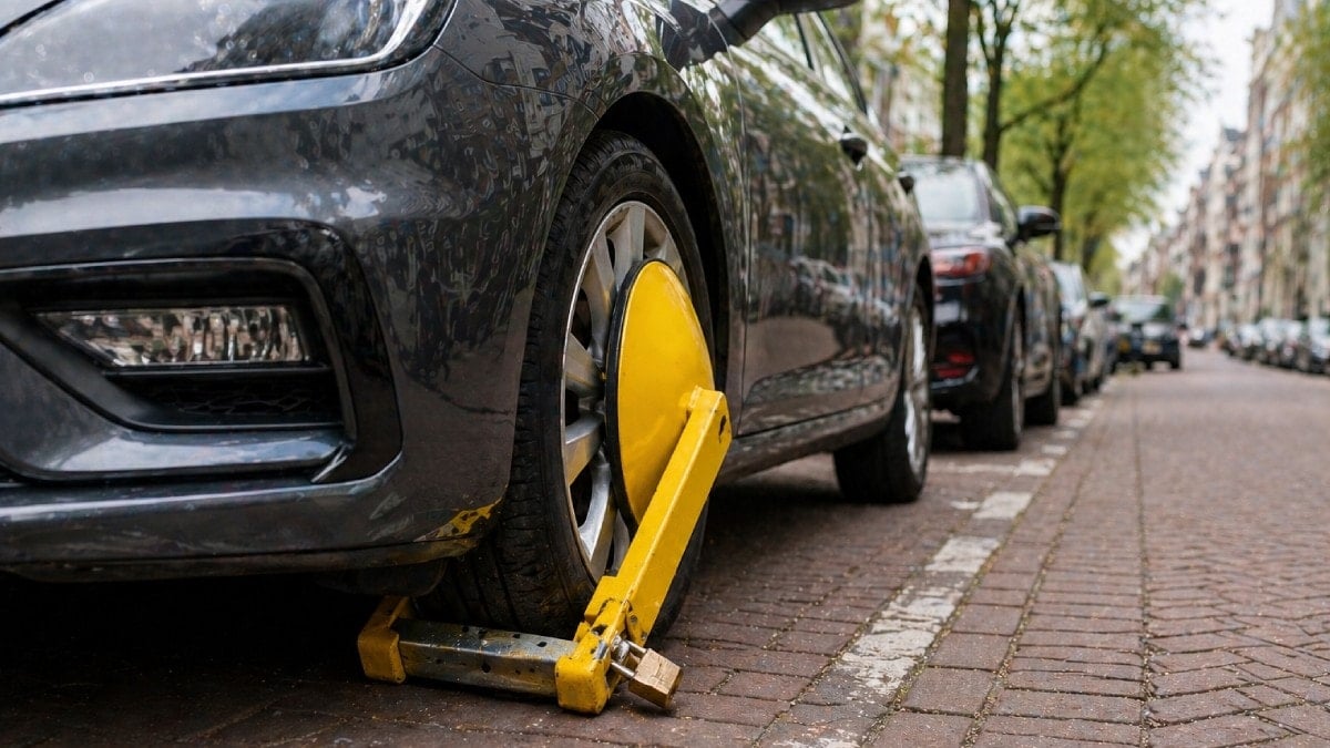 Park ihlallerinde yeni dönem başladı: Artık araçlara tekerlek kilidi takılacak