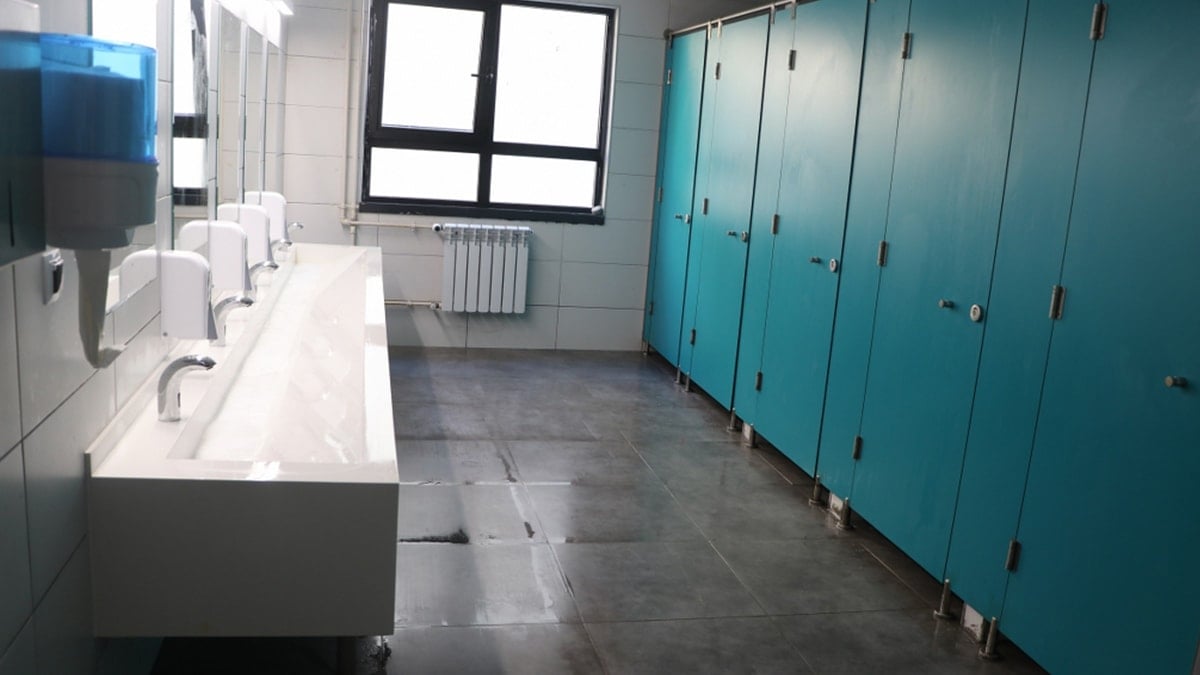 Okulun kızlar tuvaletinden çıkanlar şehri ayağa kaldırdı