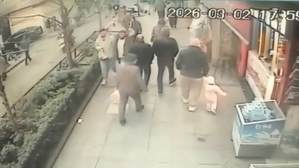 Kağıthane’de 16 yaşındaki ehliyetsiz sürücü yayaya çarptı; kız arkadaşını bırakıp kaçtı