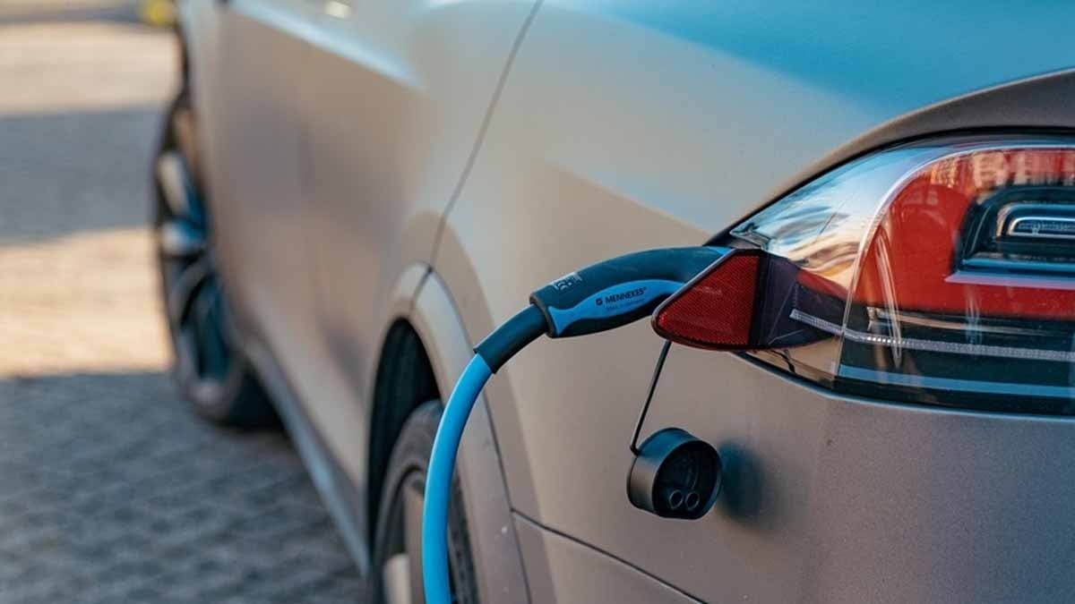 '3 saat' kuralını yerla bir ettiler: Uzun yol için en ideal 5 elektrikli otomobil modeli açıklandı