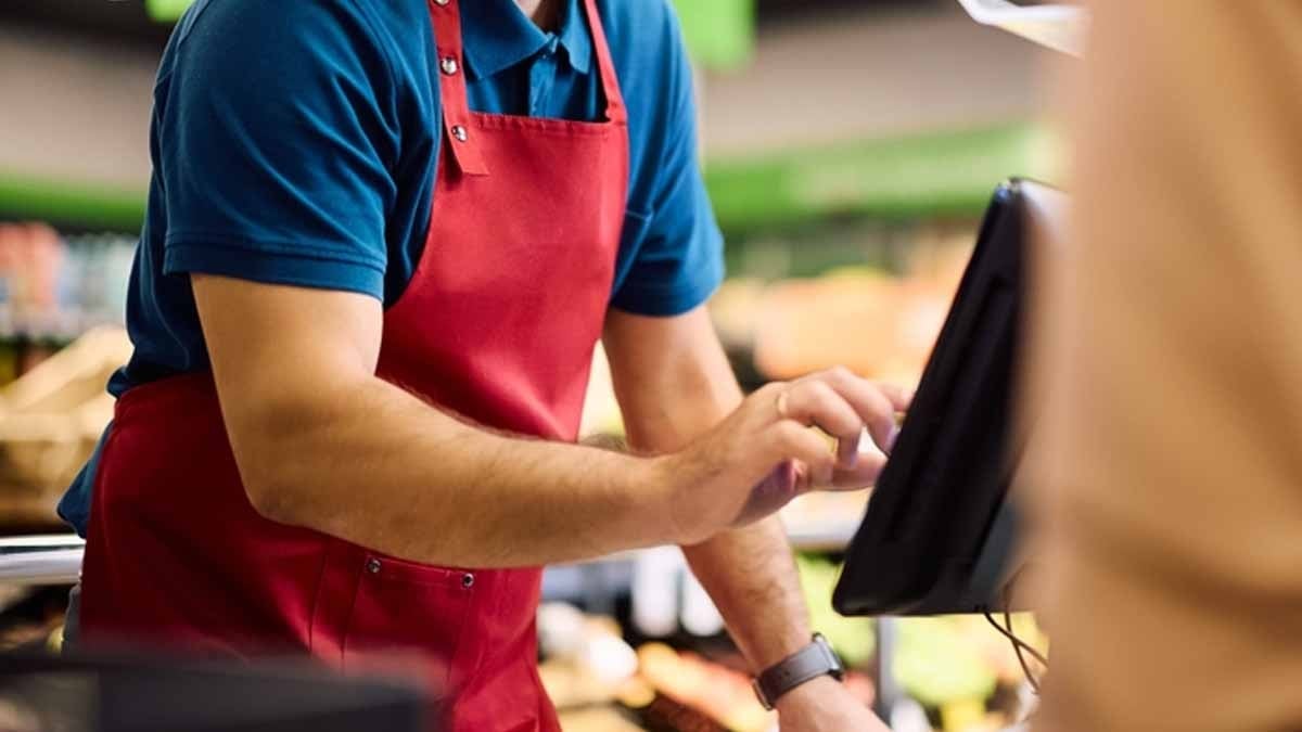 17 yıllık kasiyer 700 liralık yumurta için kovuldu