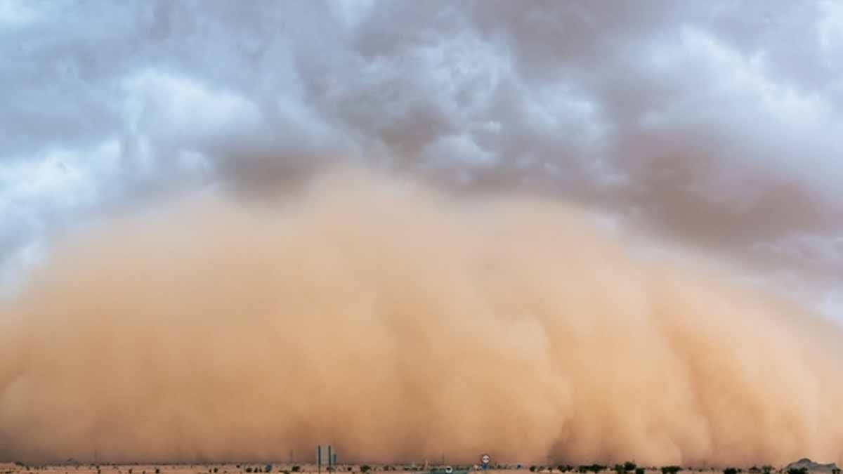 Kamyon dolusu kum, birkaç saat içinde gökyüzünü kahverengiyle kapladı 