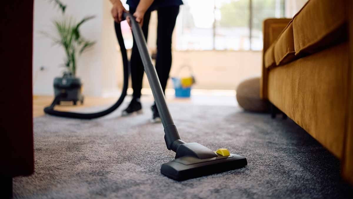 Milyonlarca kişi yanlış yapıyor: Elektrikli süpürgeyi aslında böyle kullanmanız gerekiyormuş!