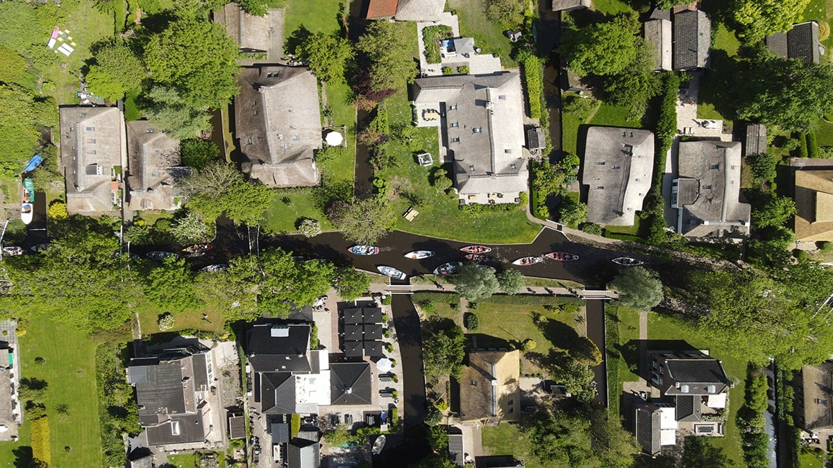 2800 kişinin yaşadığı köye tek bir yol yok