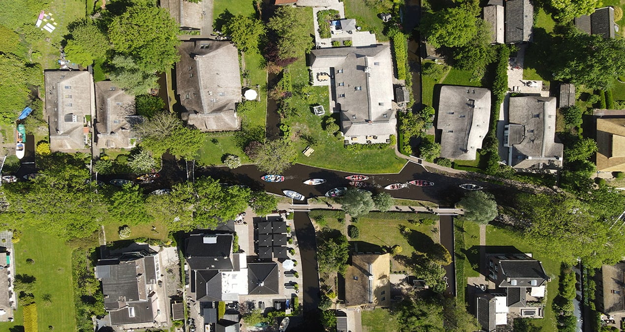 2800 kişinin yaşadığı köyde tek bir yol yok