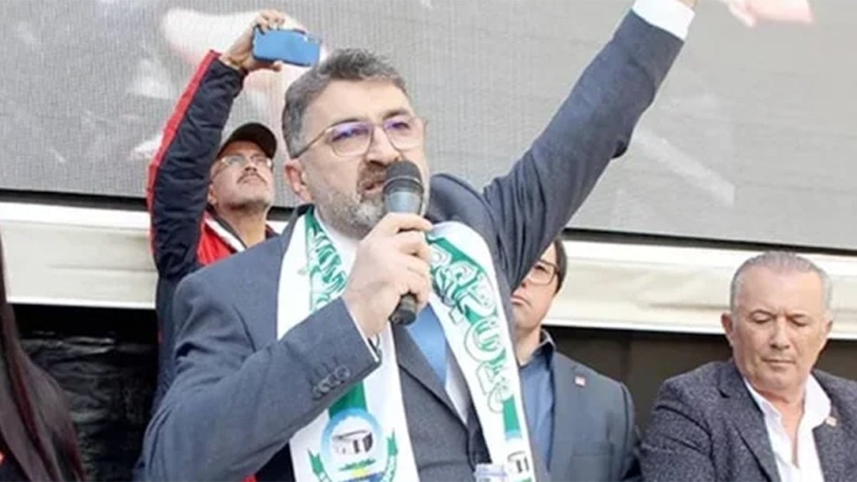 CHP'den istifa edip AKP'ye katılmak için Ankara'ya gitti