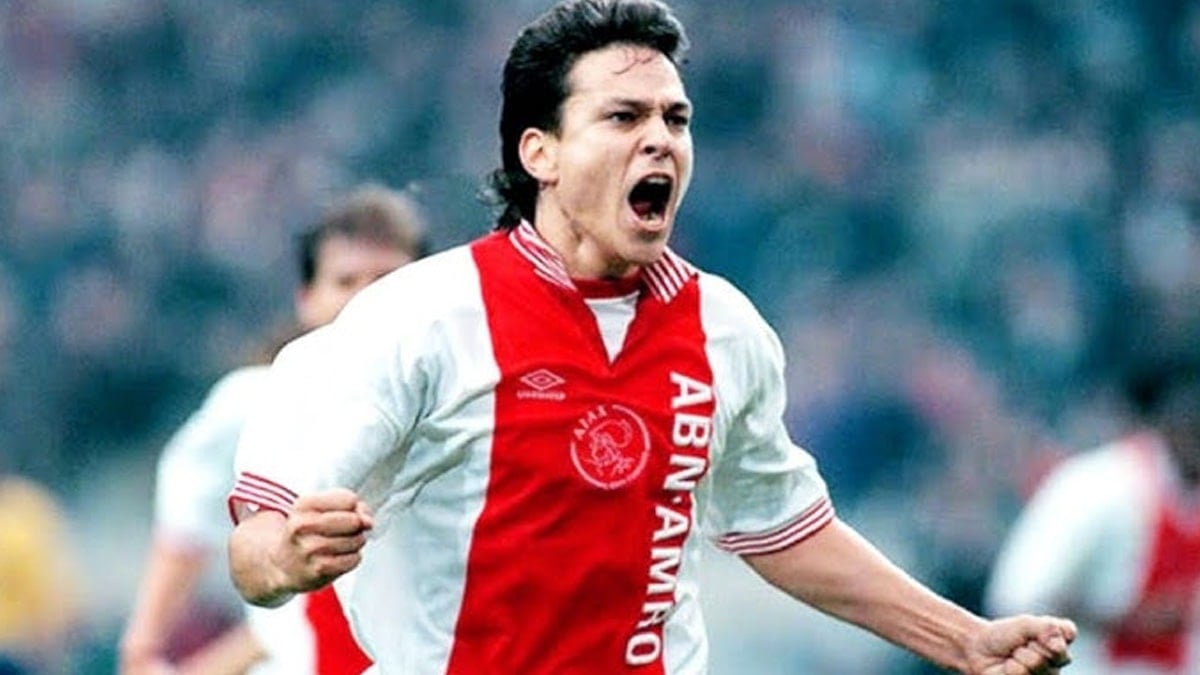 Efsane futbolcu 55 yaşında yeniden sahada: Oğluyla birlikte oynayacak