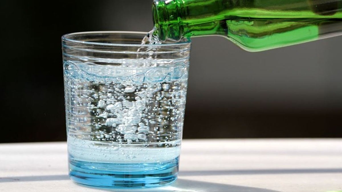 Yıllardır yanlış tüketiyormuşuz: Maden suyunu sakın böyle içmeyin