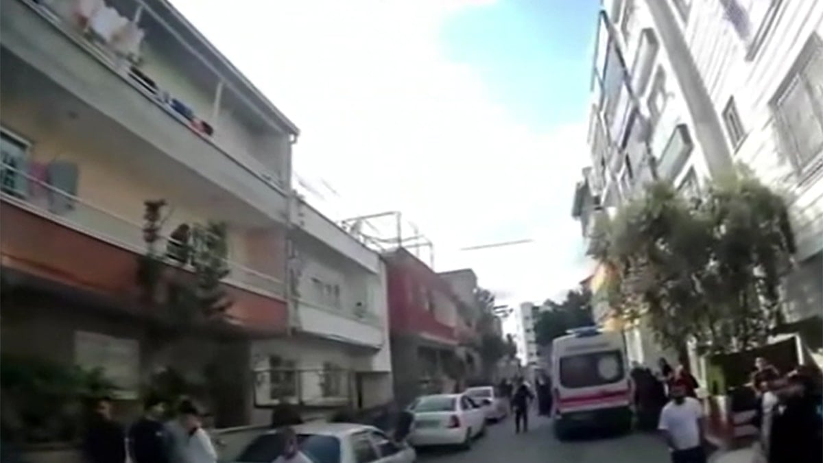 Mersin'de yangın! 5'i çocuk 9 kişi mahsur kaldı