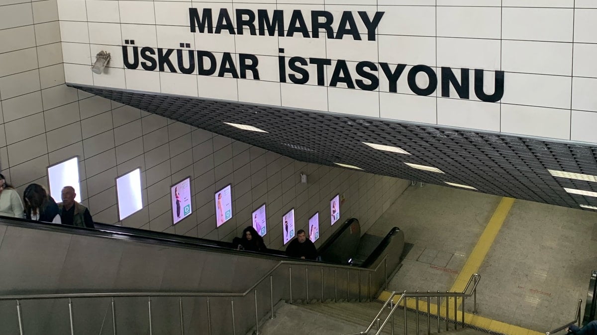 Marmaray seferleri durdu: 'Üzücü bir olay nedeniyle...'