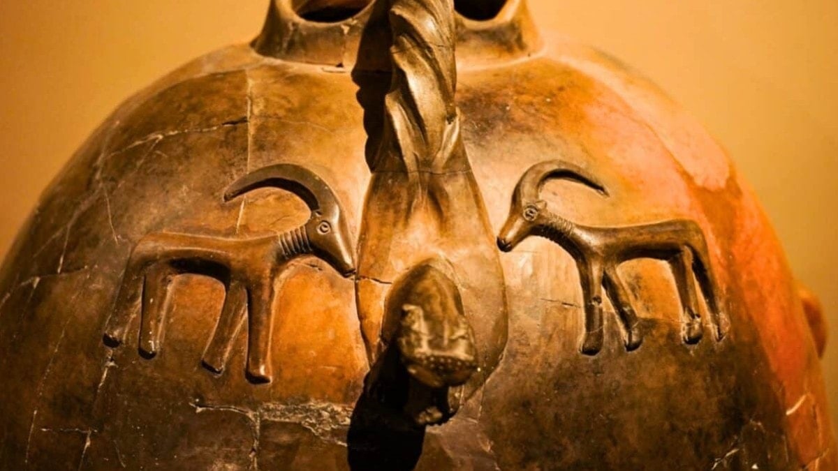 İkinci el dükkanından aldığı vazo Maya hazinesi çıktı