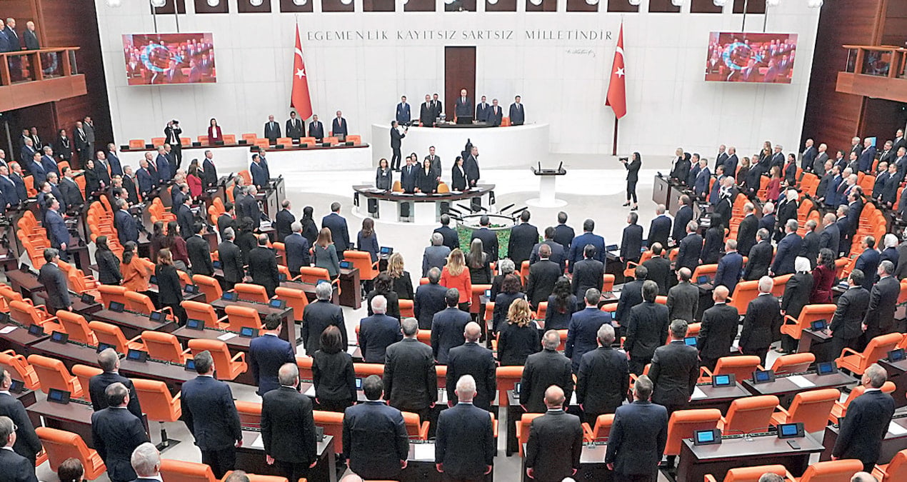 AKP kaostan yararlanıp basına kısıtlama getiriyor