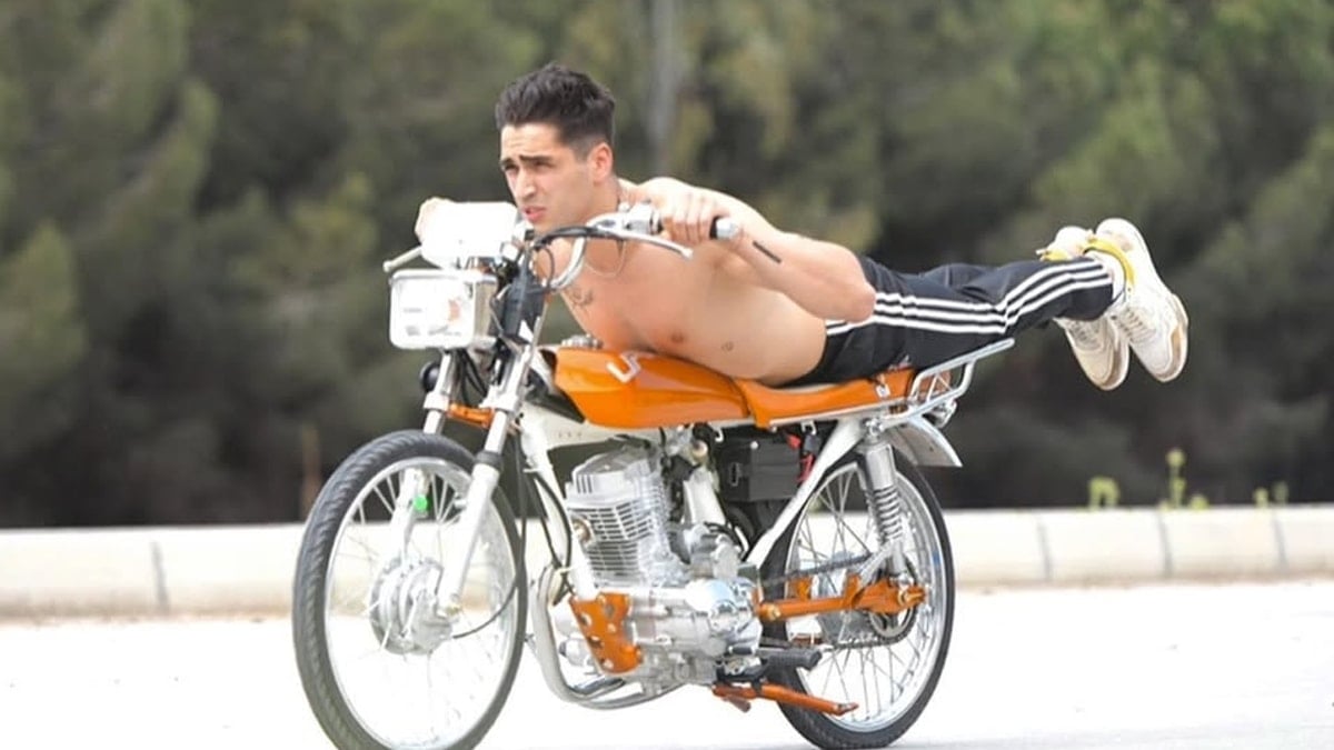 Türkiye'de sadece 7 kişide var: Ünlü oyuncunun yeni aracı dikkat çekti