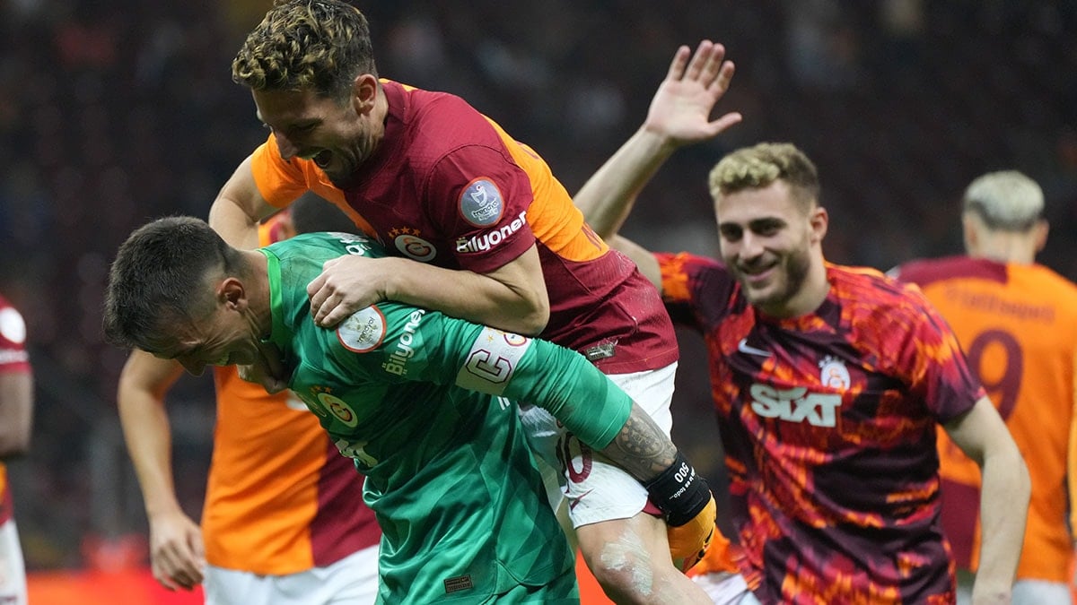 Galatasaray'da Muslera ve Mertens sürprizi