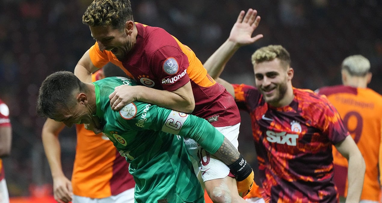 Galatasaray'da Muslera ve Mertens sürprizi