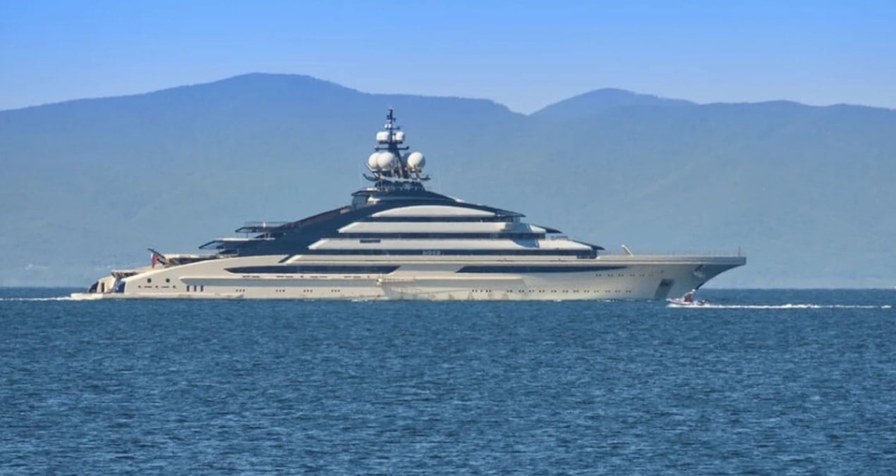 500 milyon dolarlık Rus yatı Hürmüz'ü aştı