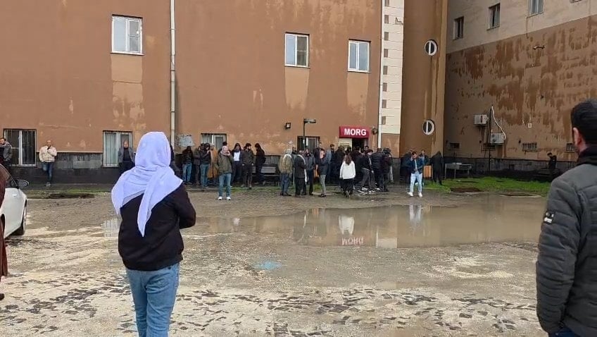 Diyarbakır'da okul bahçesinde ağaca yıldırım düştü: 2 çocuk hayatını kaybetti