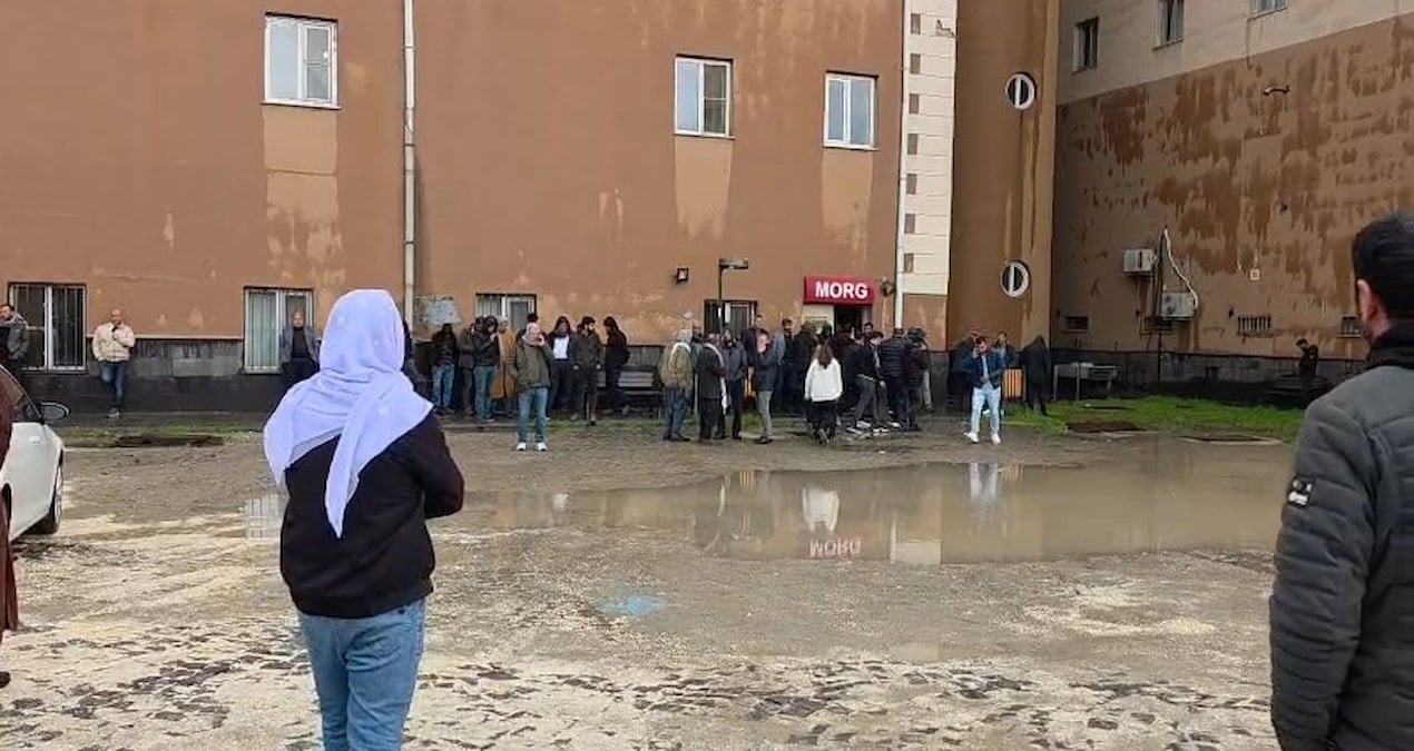 Diyarbakır'da okul bahçesinde ağaca yıldırım düştü: 2 çocuk hayatını kaybetti