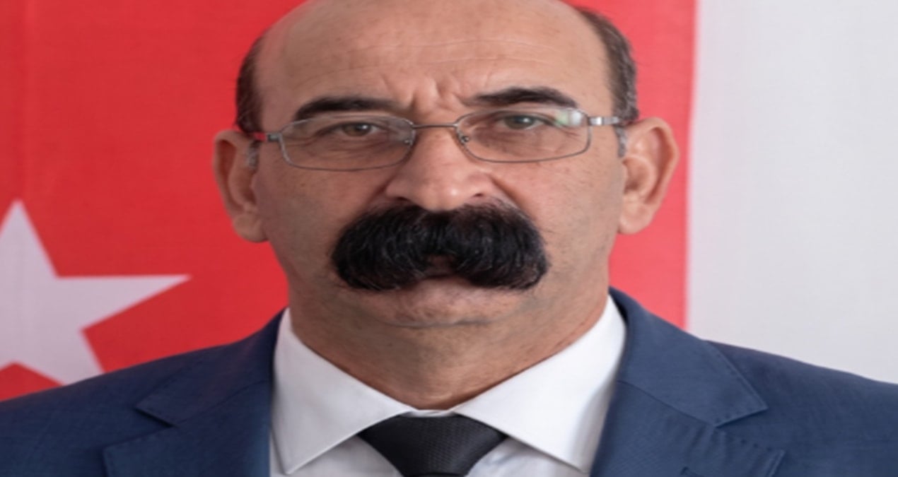 Türk siyasetçinin bıyıkları dünyayı konuşturdu