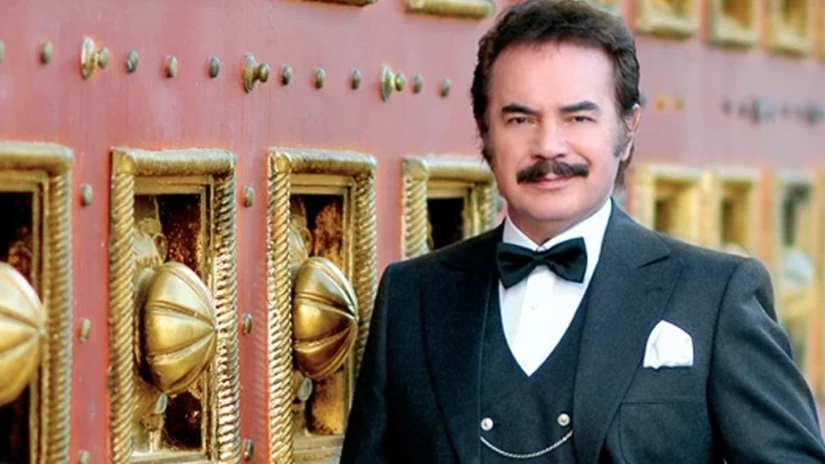 Orhan Gencebay ve Gonca Cilasun'un Atatürk'e teşekkür konuşması ayakta alkışlandı