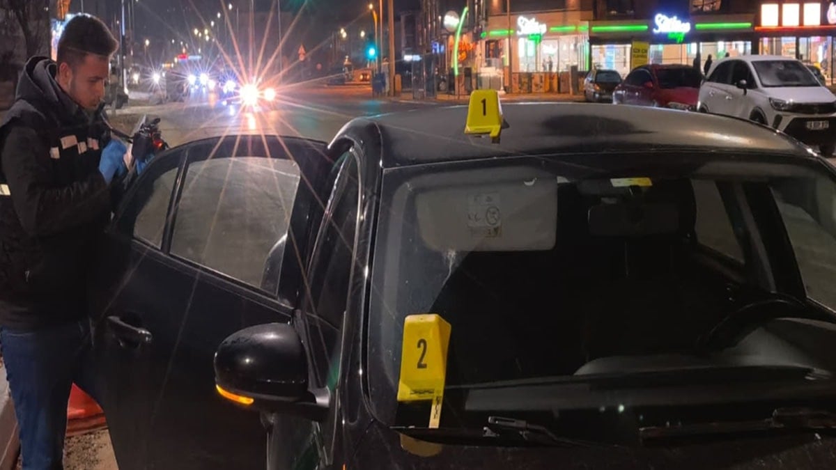 Şans eseri yaşıyoruz! Seyir halindeki otomobile yorgun mermi isabet etti