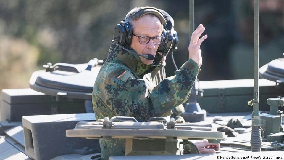 Merz kamuflajları giydi, 'savaşa hazırlık' mesajı verdi: 2. Dünya Savaşı'ndan sonra bir ilk