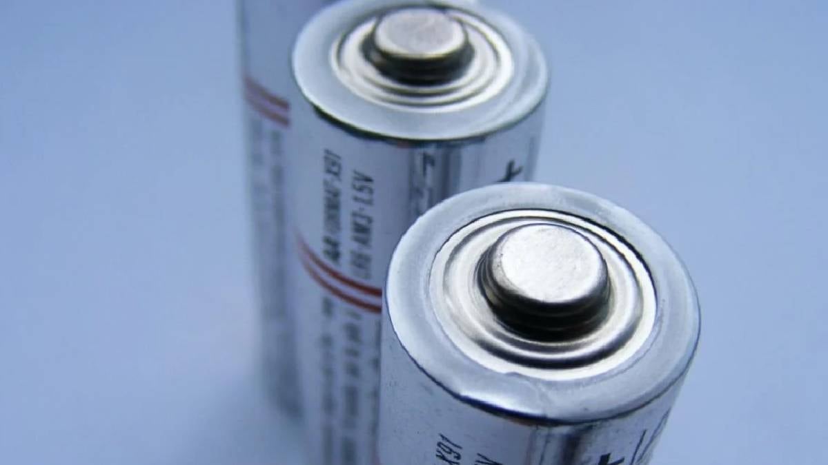 Çöpe atma derdi bitiyor: 50 yıl kesintisiz çalışacak pil üretildi