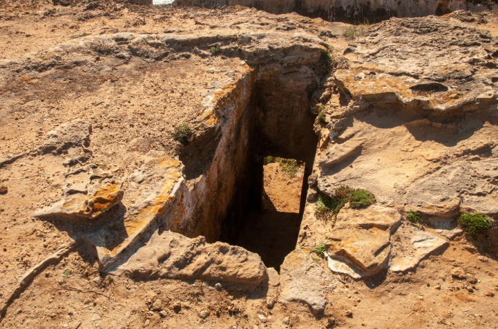 12 metrelik bu mezar bir 'hayalet' için yapılmış: 'Buradayım' diyor