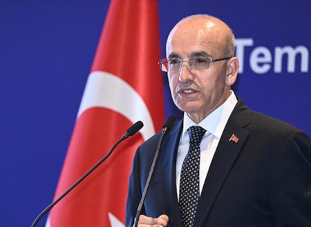 Şimşek, Dünya Bankası'nın 400 milyon euroluk finansmanını değerlendirdiHazine ve Maliye Bakanı Mehmet Şimşek, enerji ithalatının son 23 yılda 1,1 trilyon dolara ulaştığını belirterek, Dünya Bankası’ndan sağlanan 400 milyon euroluk finansmanla yenilenebilir enerji yatırımlarının destekleneceğini ve T