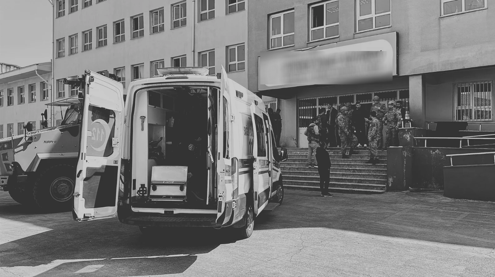 Okula saldıracağım dedi, evinden cephanelik çıktı