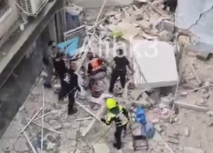 İran füzeleri Tel-Aviv'i vurdu