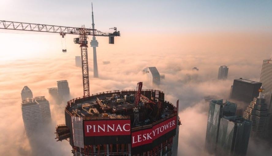 352 metre uzunluğundaki bina inşaatı bitmeden ülkenin zirvesine oturdu