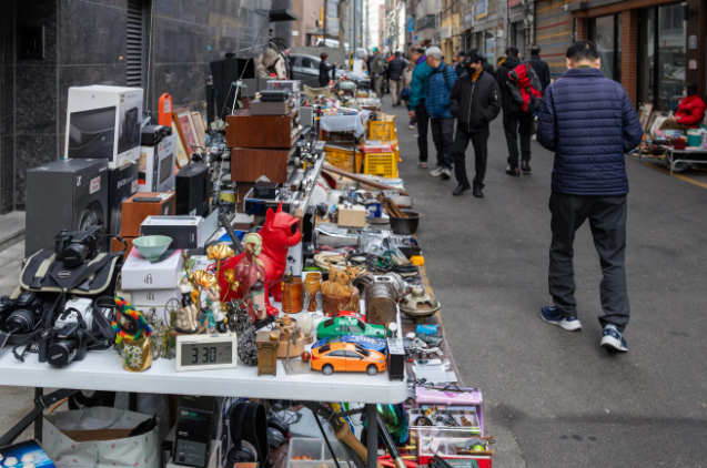 Şehrin ortasında hazine avına çıkıyorlar: Onu bulan anında zengin oluyor
