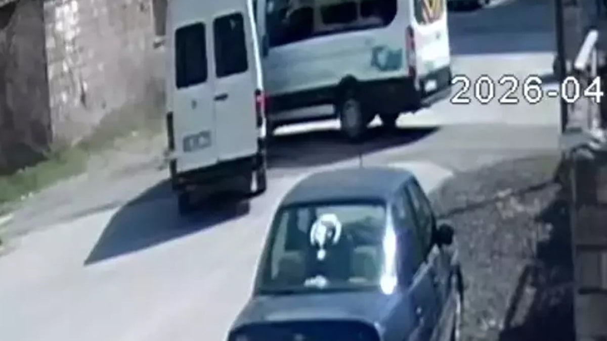 Kayseri’de iki servis aracı çarpıştı: 8 öğrenci yaralandı