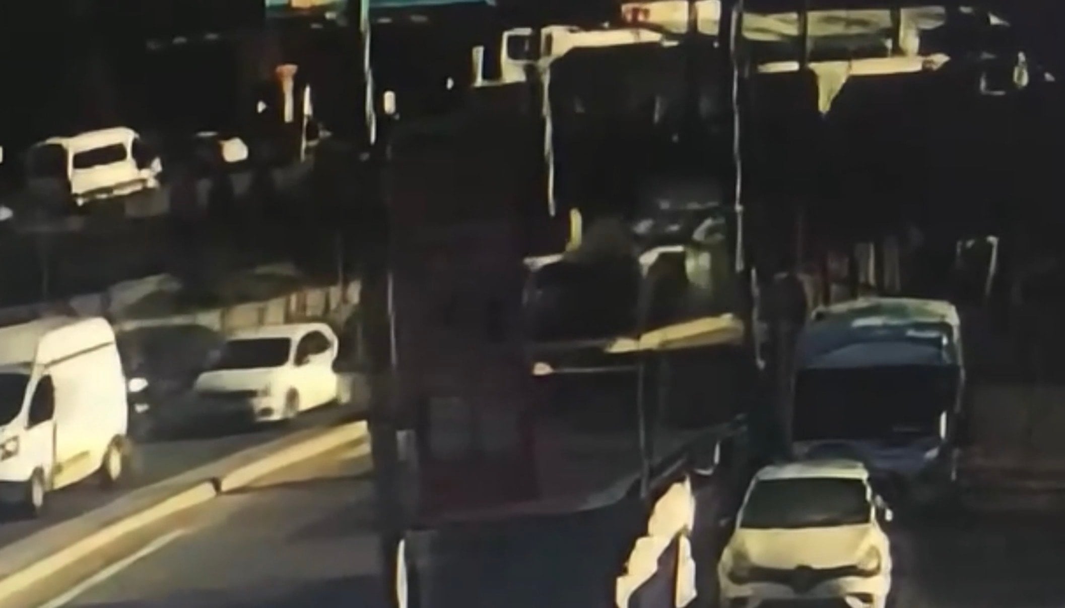 İstanbul'da korkutan kaza: Takla atan araca arkadan gelen otomobil çarptı