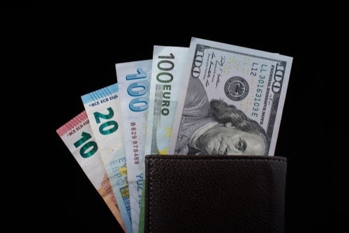 Cuma klasiği değişmedi: Dolar/TL rekor tazeledi!