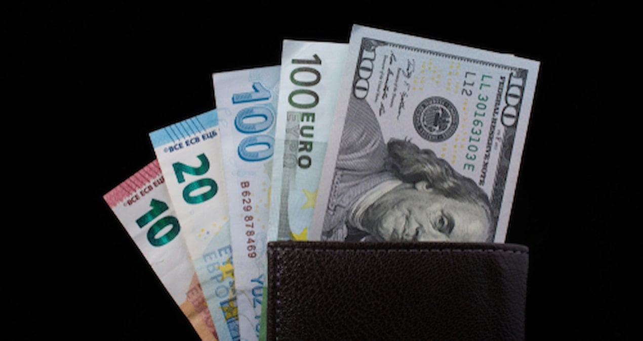 Cuma klasiği değişmedi: Dolar/TL rekor tazeledi!