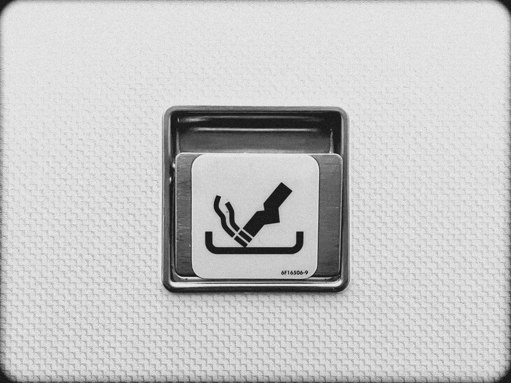 Uçaklarda küllük olmasının nedeni ortaya çıktı