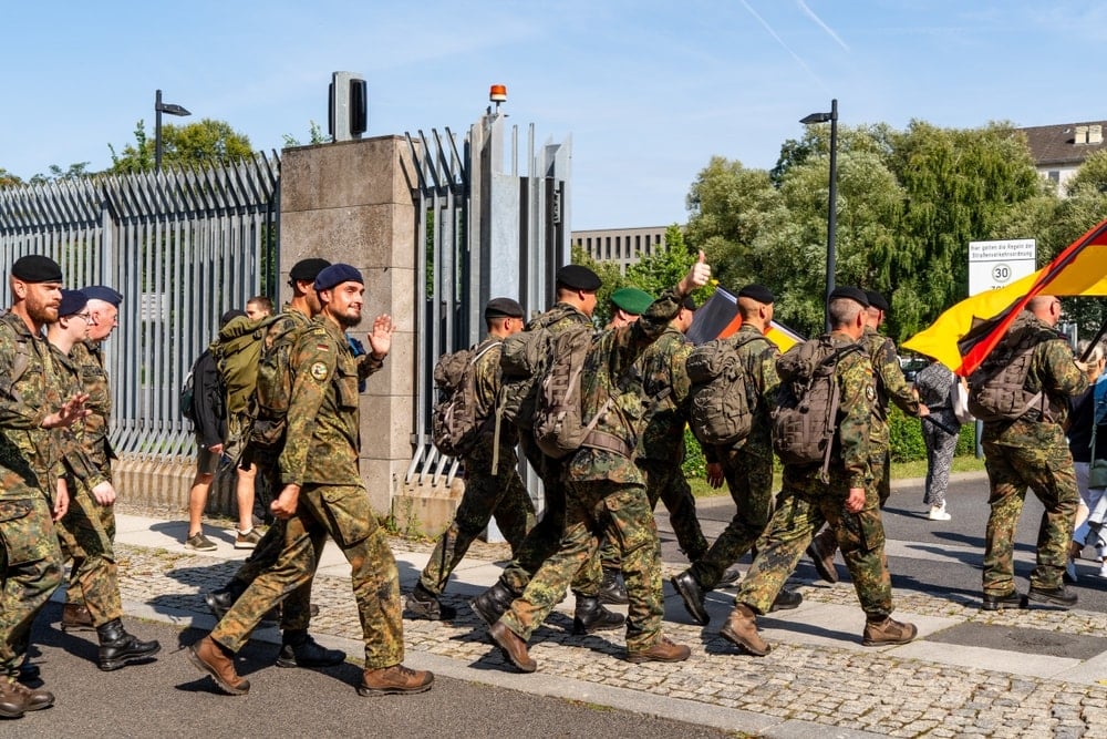 Avrupa'dan benzeri görülmemiş karar: 17-45 yaş arası erkekler izinsiz çıkamayacak