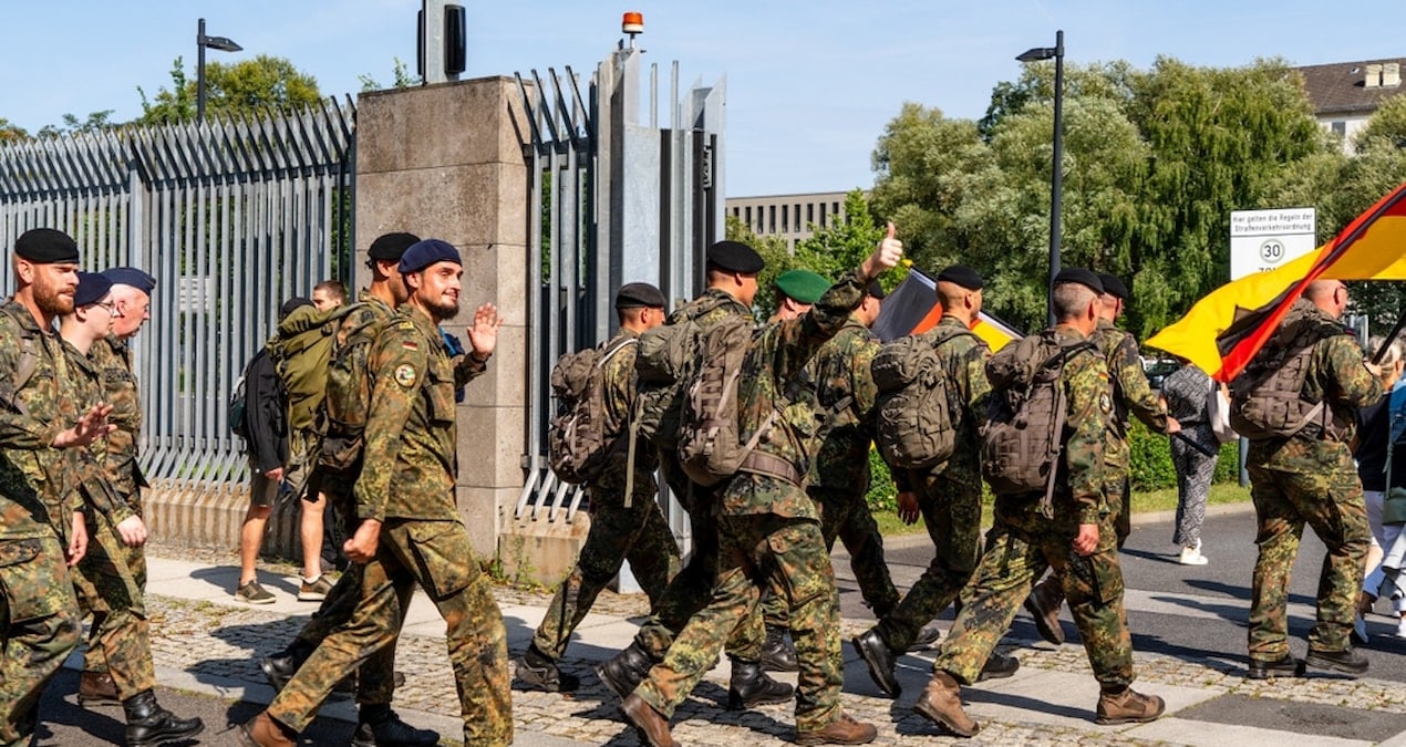 Avrupa'dan benzeri görülmemiş karar: 17-45 yaş arası erkekler izinsiz çıkamayacak