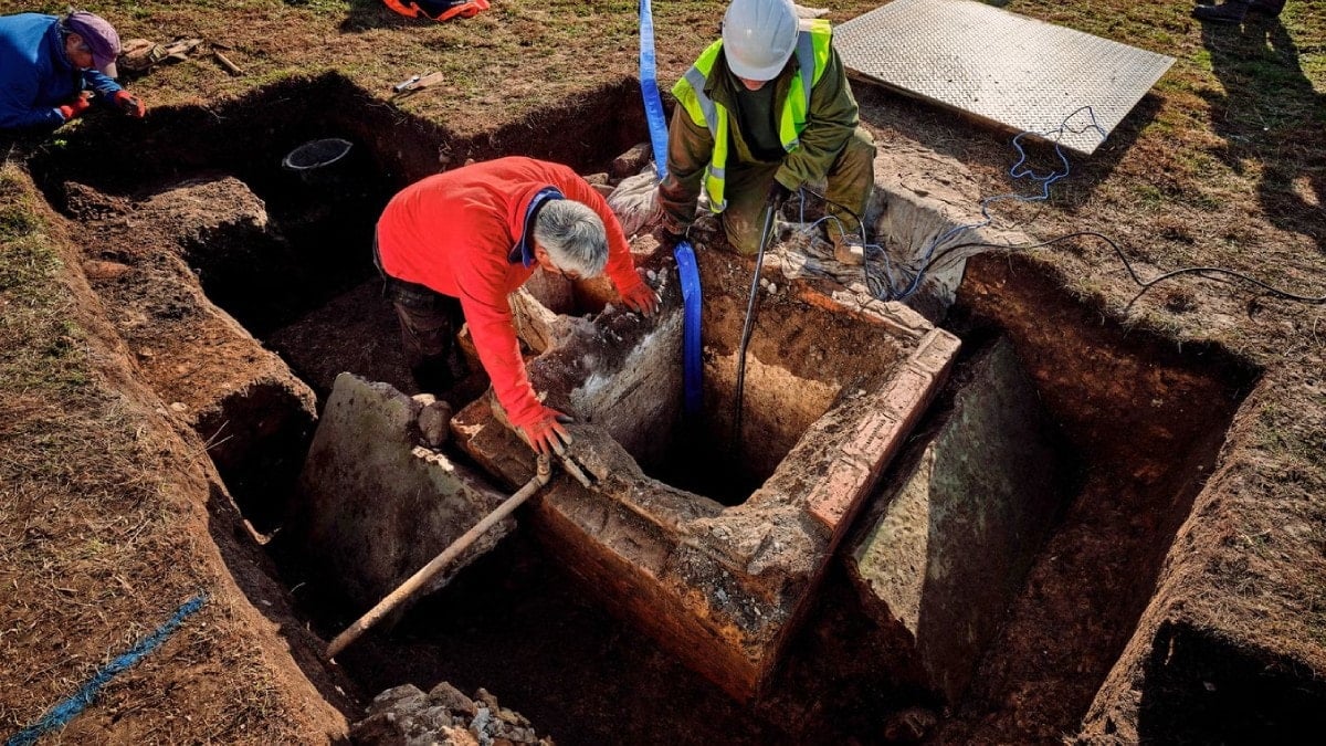 Tesadüfen keşfedildi: Tarihi kalenin altından nükleer sığınak çıktı