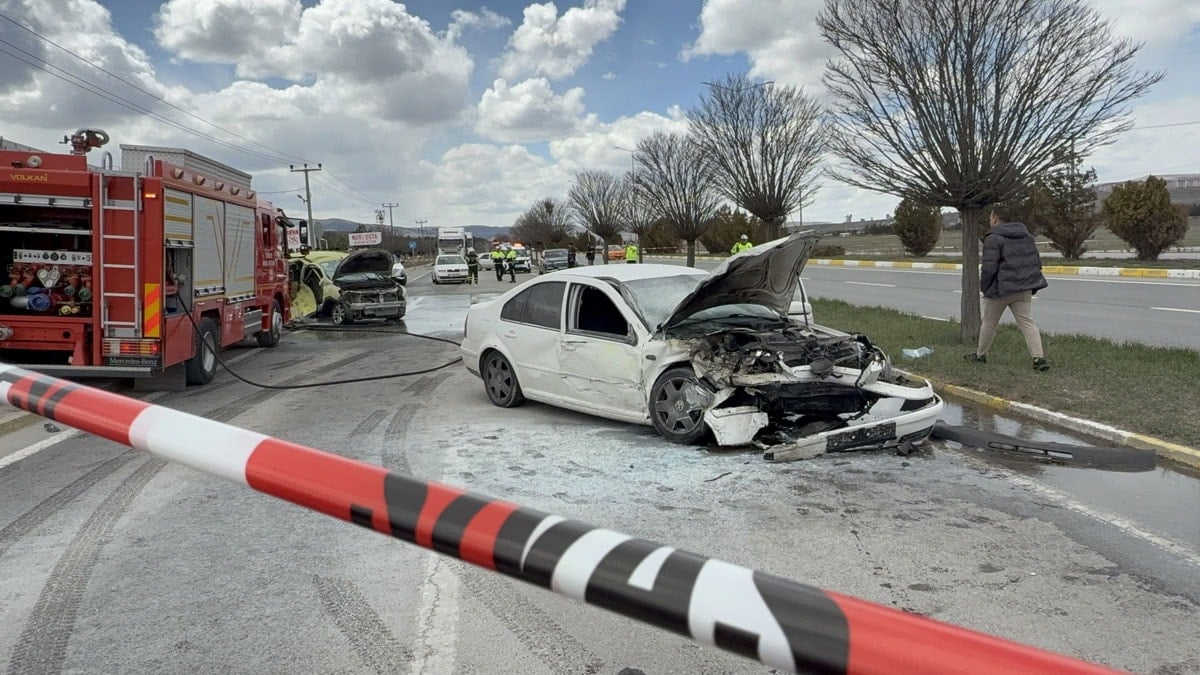 Sivasspor Tesisleri önünde kaza: 4'ü futbolcu 6 kişi yaralandı