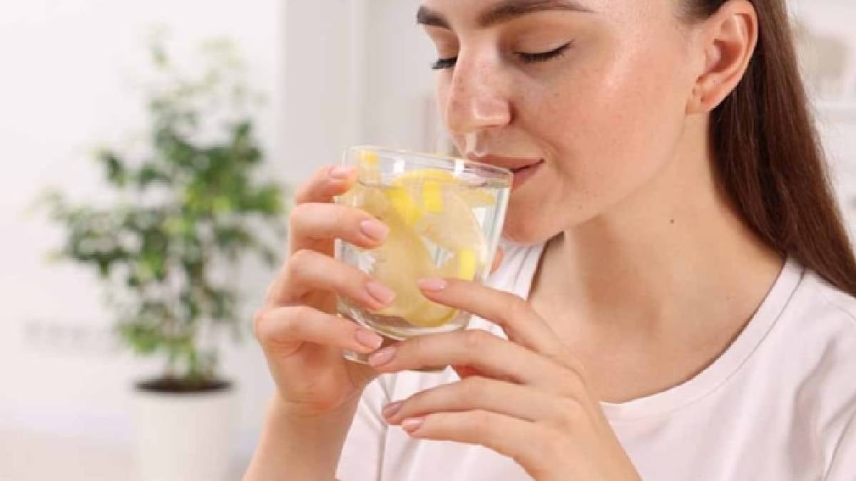 Her gün bir bardak limonlu su için farkını görün