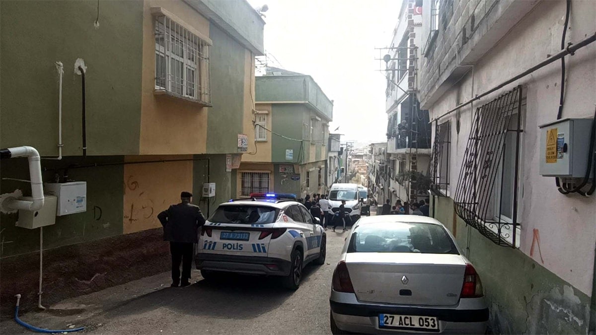 Taciz iddiasıyla babasını öldüren küçük kız tutuklandı